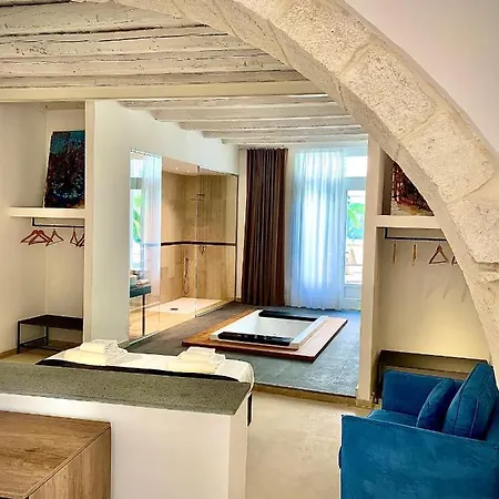 Isabella Di Castiglia Aparthotel *