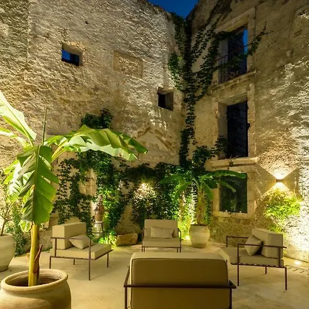 Isabella Di Castiglia Apartmanhotel