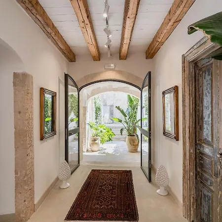 Isabella Di Castiglia Apartmanhotel *