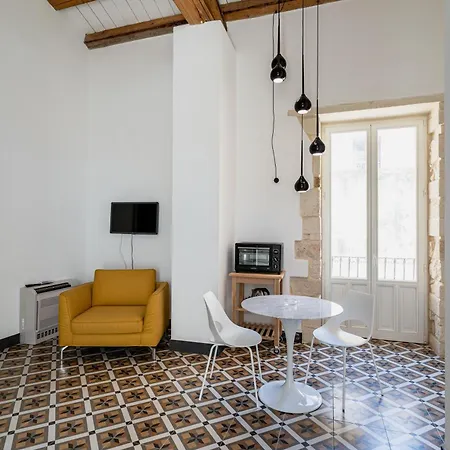 Isabella Di Castiglia Apartmanhotel *