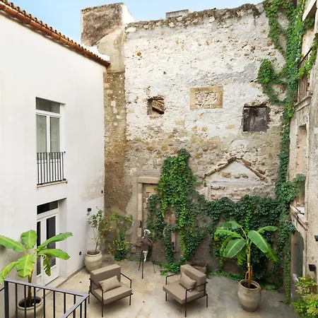 Isabella Di Castiglia Apartmanhotel